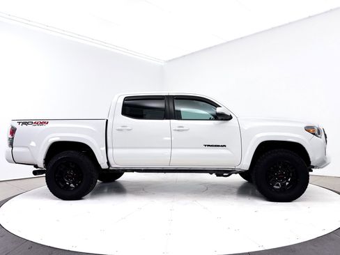 Used 2020 Toyota Tacoma TRD Sport w/ Technology Package AWD/4WD image 35