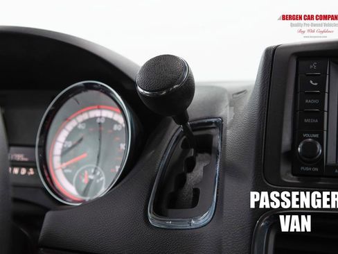 Used 2018 Dodge Grand Caravan SE w/ UConnect Hands-Free Group FWD image 28