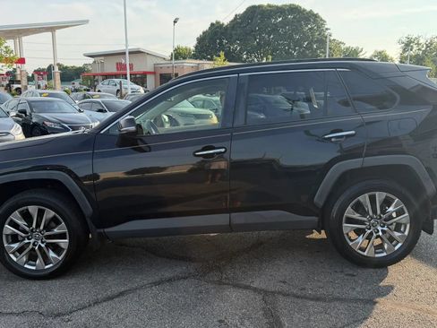 Used 2019 Toyota RAV4 Limited AWD/4WD image 2