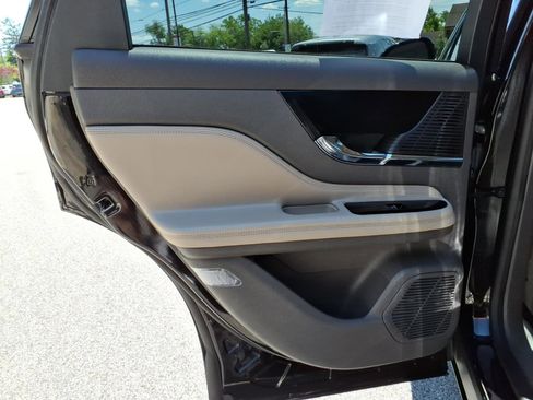 Certified 2022 Lincoln Corsair AWD w/ Premium Package image 11