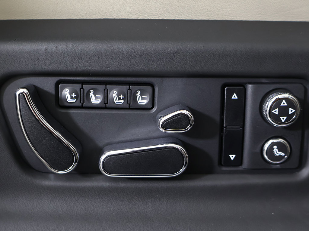 Used 2020 Bentley Bentayga Plug-In Hybrid AWD/4WD image 41