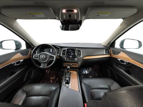 Used 2022 Volvo XC90 T6 Momentum w/ Climate Package image 17