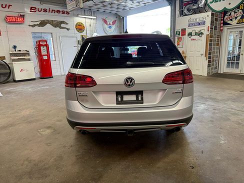 Used 2017 Volkswagen Golf Alltrack SEL image 4