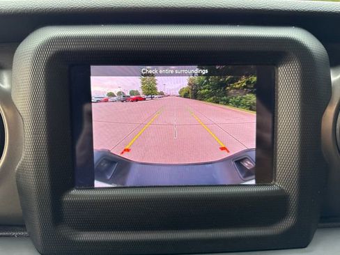 Used 2023 Jeep Gladiator Sport image 20