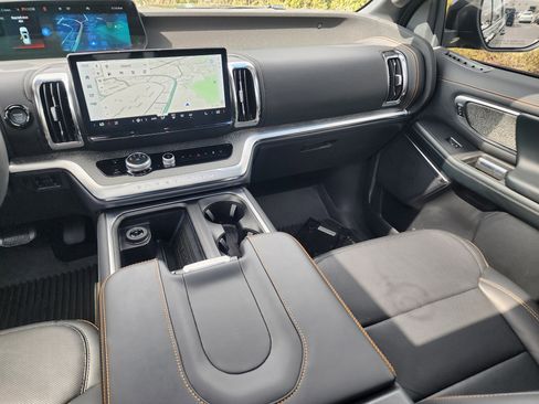 Used 2025 Ford Expedition Tremor image 19