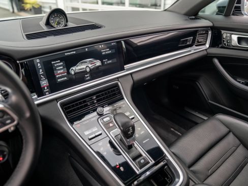 Used 2018 Porsche Panamera 4 image 18