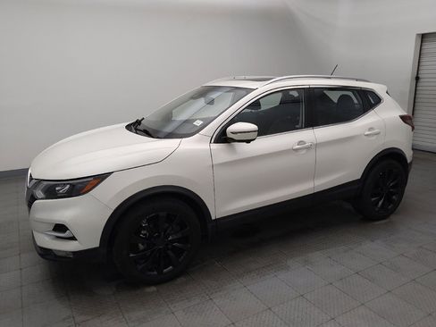 Used 2022 Nissan Rogue Sport SL w/ Premium Package FWD image 2