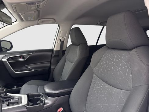 Used 2021 Toyota RAV4 XLE FWD image 15
