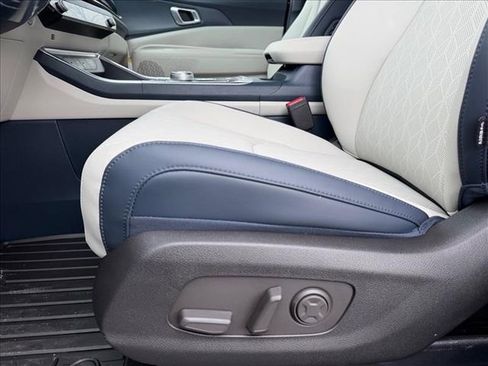New 2026 Kia Carnival EX FWD image 11