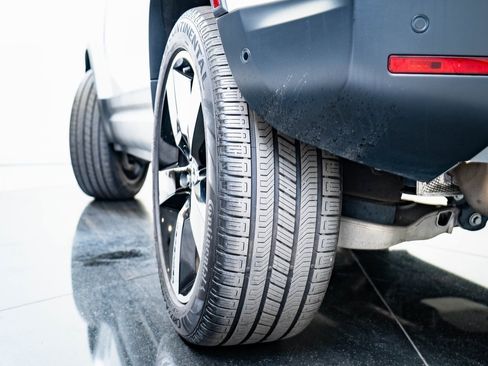 Used 2023 Land Rover Defender 90 S image 38