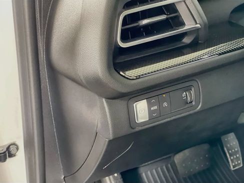 Used 2025 Chevrolet Traverse High Country FWD image 11
