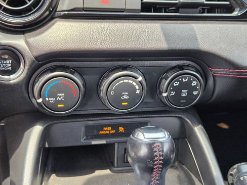 Used 2016 MAZDA MX-5 Miata Club RWD image 15