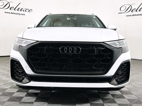 Used 2024 Audi Q8 Prestige w/ Prestige Package image 2