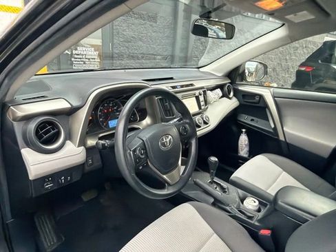 Used 2014 Toyota RAV4 LE AWD/4WD image 5