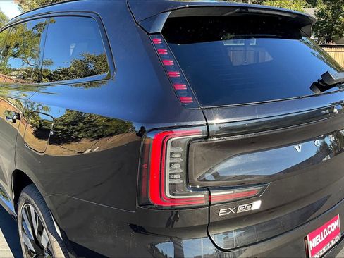 New 2025 Volvo EX90 Plus w/ Protection Package Premier image 25