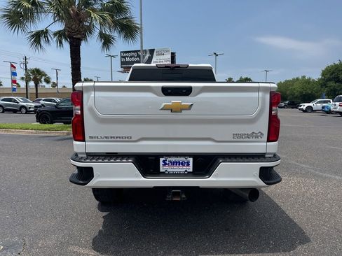 Used 2024 Chevrolet Silverado 2500 High Country w/ High Country Premium Package AWD/4WD image 4