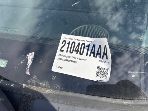 Used 2013 Chrysler Town & Country Touring-L w/ Entertainment Group #2 FWD image 7