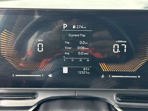Used 2026 Kia Carnival FWD image 10