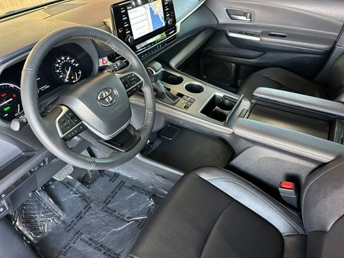 Used 2024 Toyota Sienna XLE Woodland Edition AWD/4WD image 11