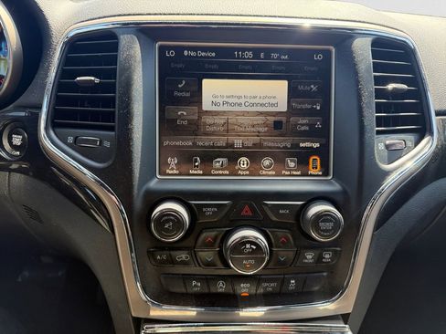 Used 2017 Jeep Grand Cherokee Laredo AWD/4WD image 16
