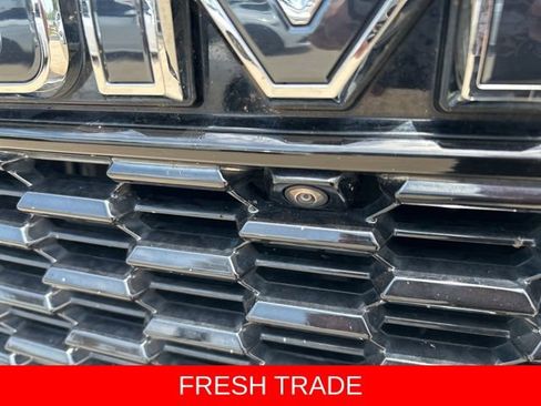 Used 2023 GMC Yukon Denali Ultimate AWD/4WD image 3
