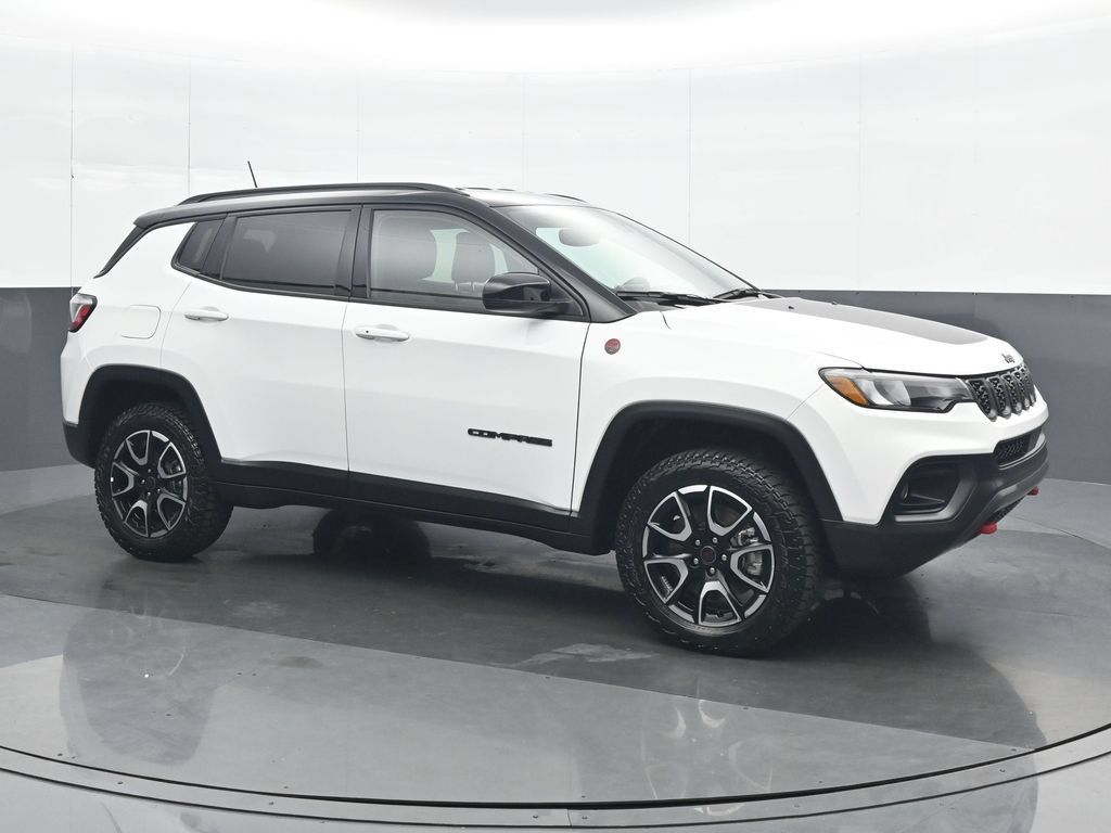 Used 2026 Jeep Compass Trailhawk AWD/4WD image 8