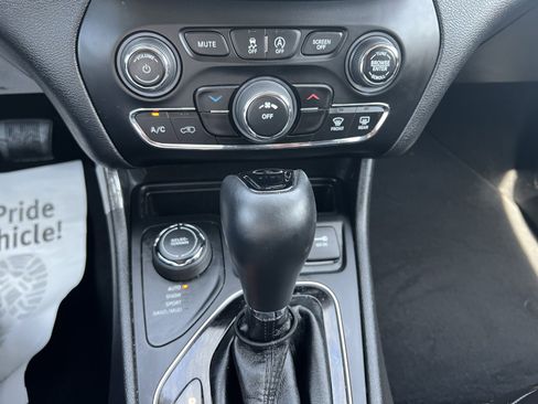 Used 2021 Jeep Cherokee Latitude Plus image 24