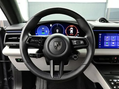 Certified 2025 Porsche Macan Turbo Electric AWD/4WD image 8