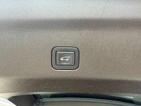 Used 2023 GMC Yukon XL SLT w/ SLT Premium Package AWD/4WD image 19