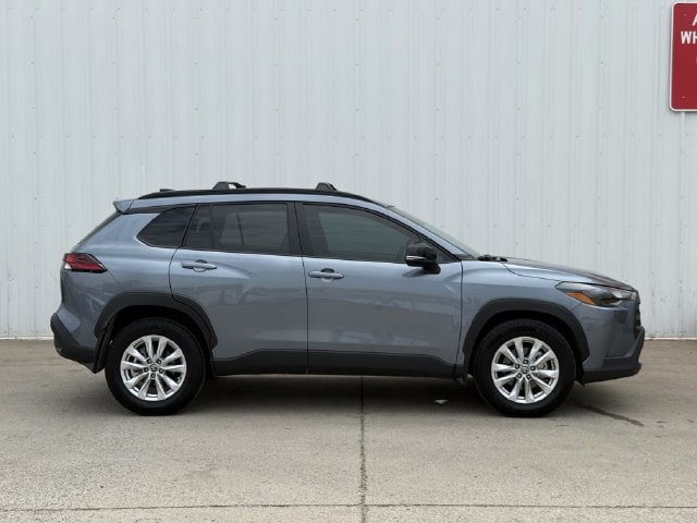 Used 2026 Toyota Corolla Cross LE w/ Moonroof Package FWD image 3
