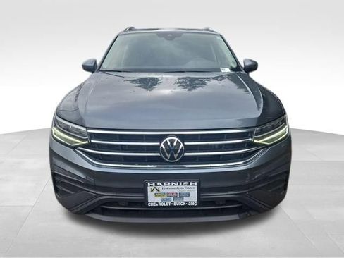 Certified 2022 Volkswagen Tiguan SE w/ Panoramic Sunroof Package image 2