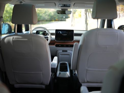 New 2025 Volkswagen ID. Buzz Pro S Plus image 31