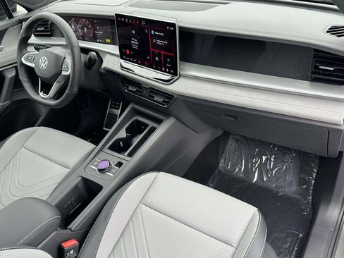 New 2026 Volkswagen Tiguan SE R-Line AWD/4WD image 12