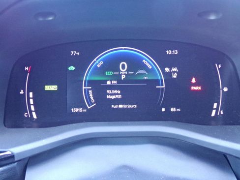 Used 2025 Toyota Camry SE FWD image 8