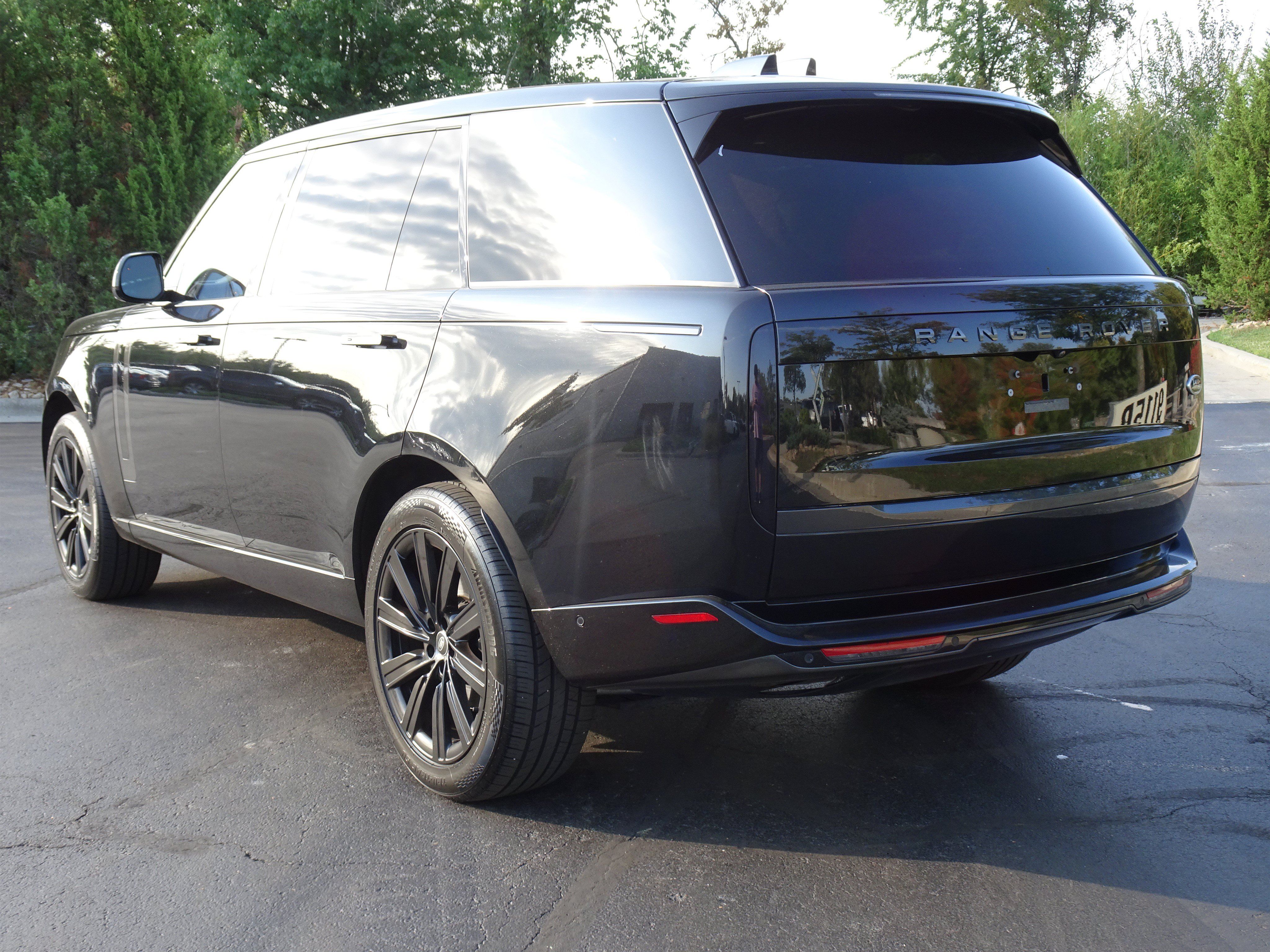 Certified 2023 Land Rover Range Rover Long Wheelbase SE AWD/4WD image 4