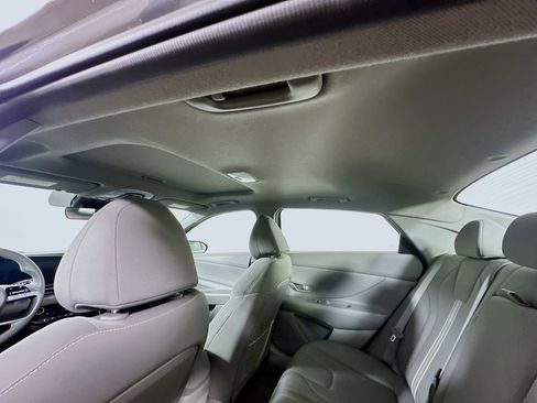 Used 2025 Hyundai Elantra SEL FWD image 12