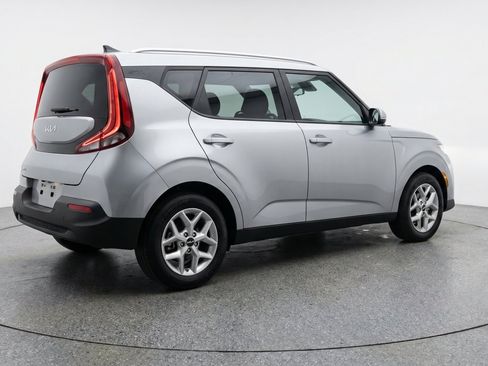 Used 2025 Kia Soul LX w/ LX Technology Package FWD image 9