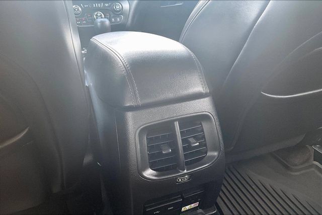 Used 2019 Jeep Cherokee Limited w/ Technology Group AWD/4WD image 10
