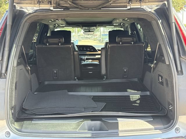 Used 2022 Cadillac Escalade Premium Luxury Platinum w/ Heavy-Duty Trailer Package AWD/4WD image 35