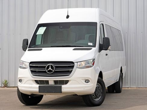 Used 2020 Mercedes-Benz Sprinter 3500 w/ Windows All Around Package image 3
