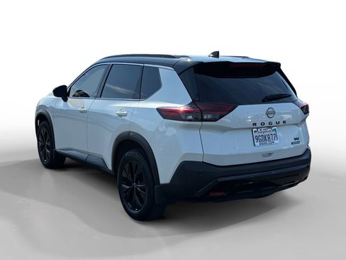 Used 2023 Nissan Rogue SV w/ SV Premium B Package FWD image 3
