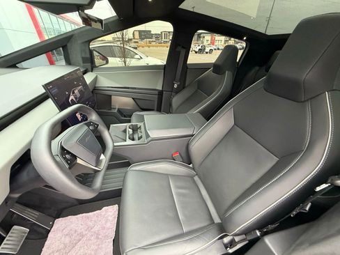 Used 2025 Tesla Cybertruck AWD Crew Cab image 7