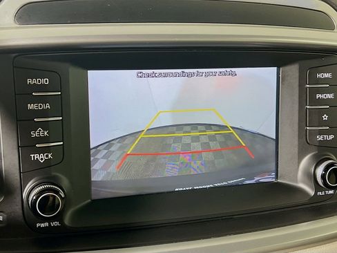 Used 2019 Kia Sorento FWD image 12