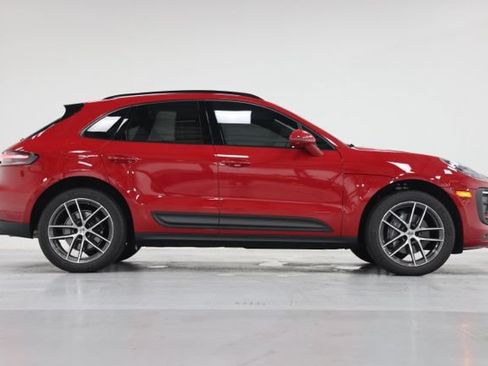 Used 2025 Porsche Macan AWD/4WD image 17
