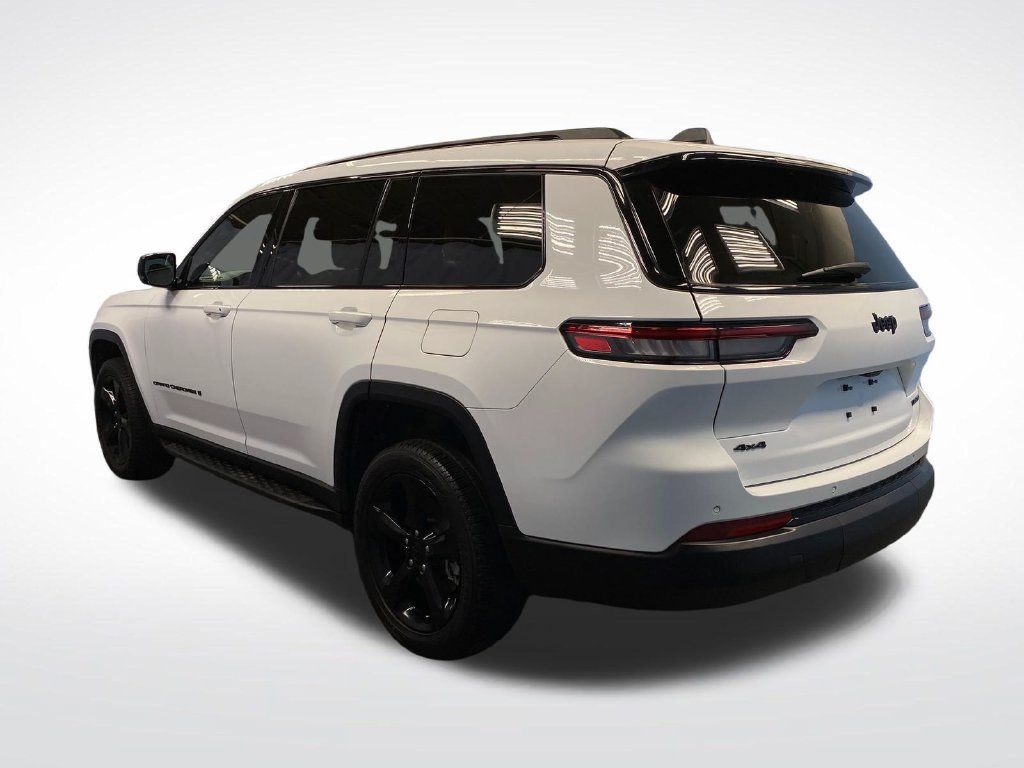 Certified 2025 Jeep Grand Cherokee L Limited w/ Black Appearance Package AWD/4WD image 6
