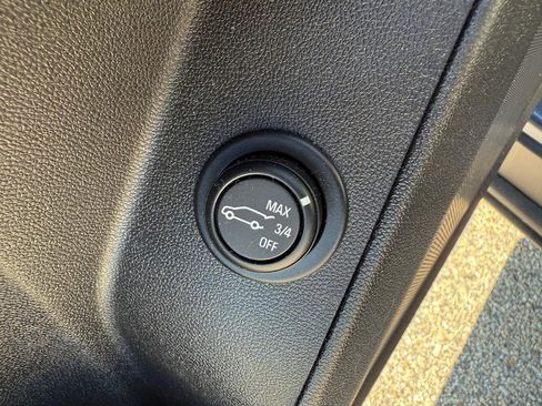 Used 2018 Chevrolet Equinox LT image 19