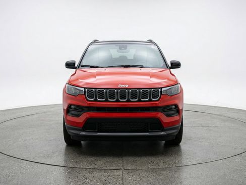 Used 2025 Jeep Compass Limited AWD/4WD image 2