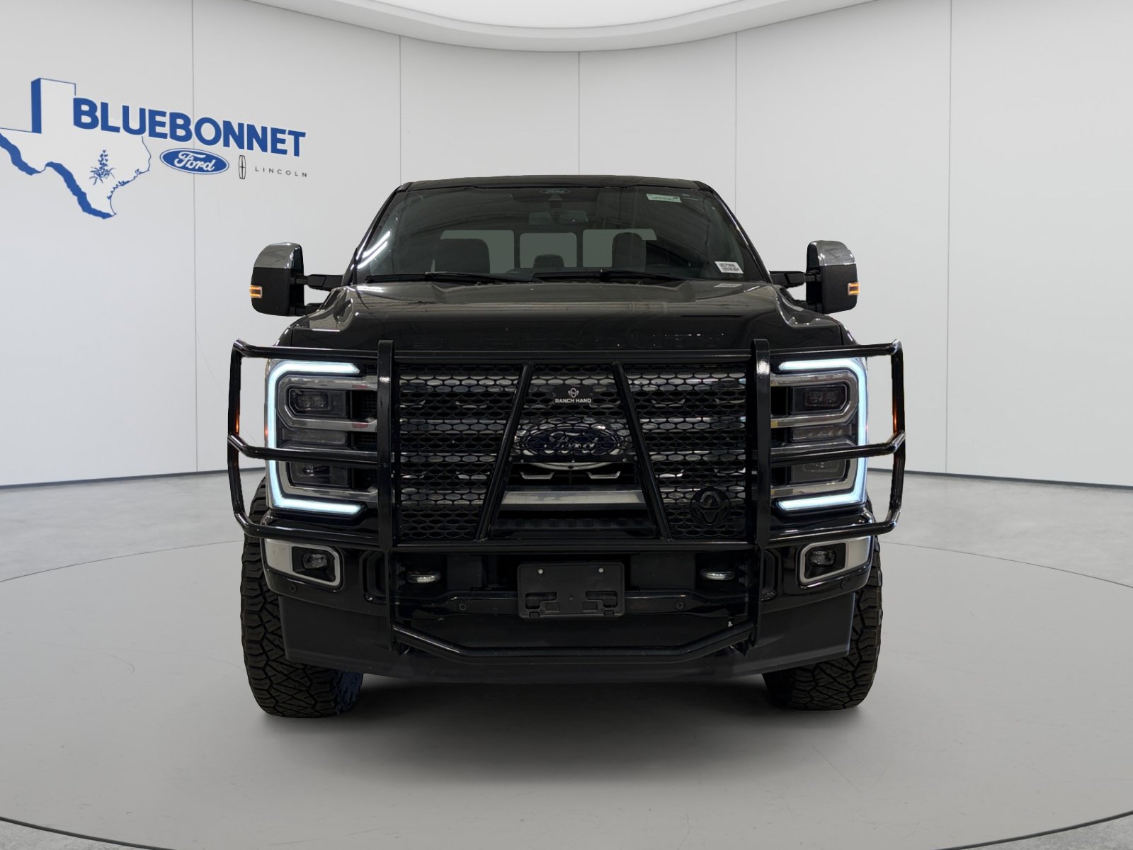 Used 2024 Ford F250 Platinum AWD/4WD image 2