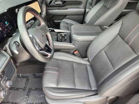 Certified 2025 Chevrolet Suburban RST w/ Comfort Package AWD/4WD image 8