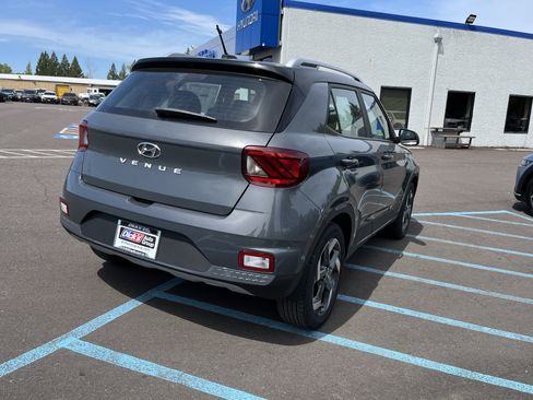 New 2026 Hyundai Venue SEL FWD image 5
